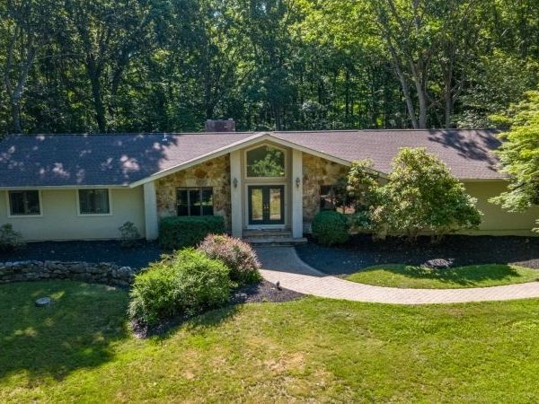 207 Deerlea Ln, Rockaway, NJ 07005