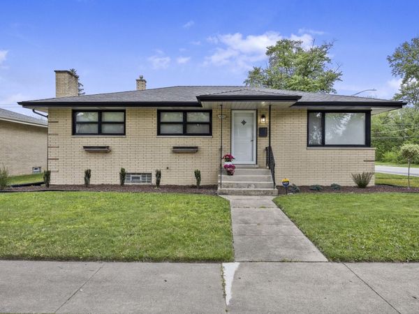 18202 Locust Street , Lansing, IL 60438