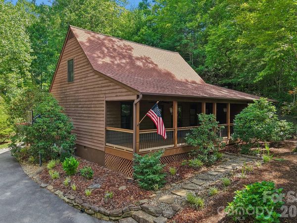 1952 Davis Mountain Road, Hendersonville, NC 28739