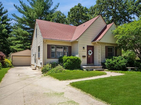 6110 Woodland Road, Des Moines, IA 50312