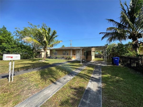 950 NE 160th St , North Miami Beach, FL 33162