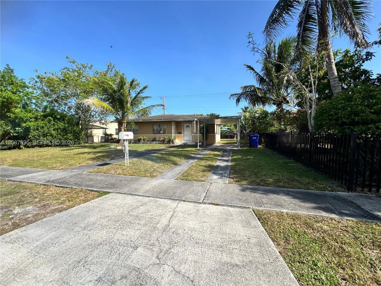 950 NE 160th St , North Miami Beach, FL 33162 Photo