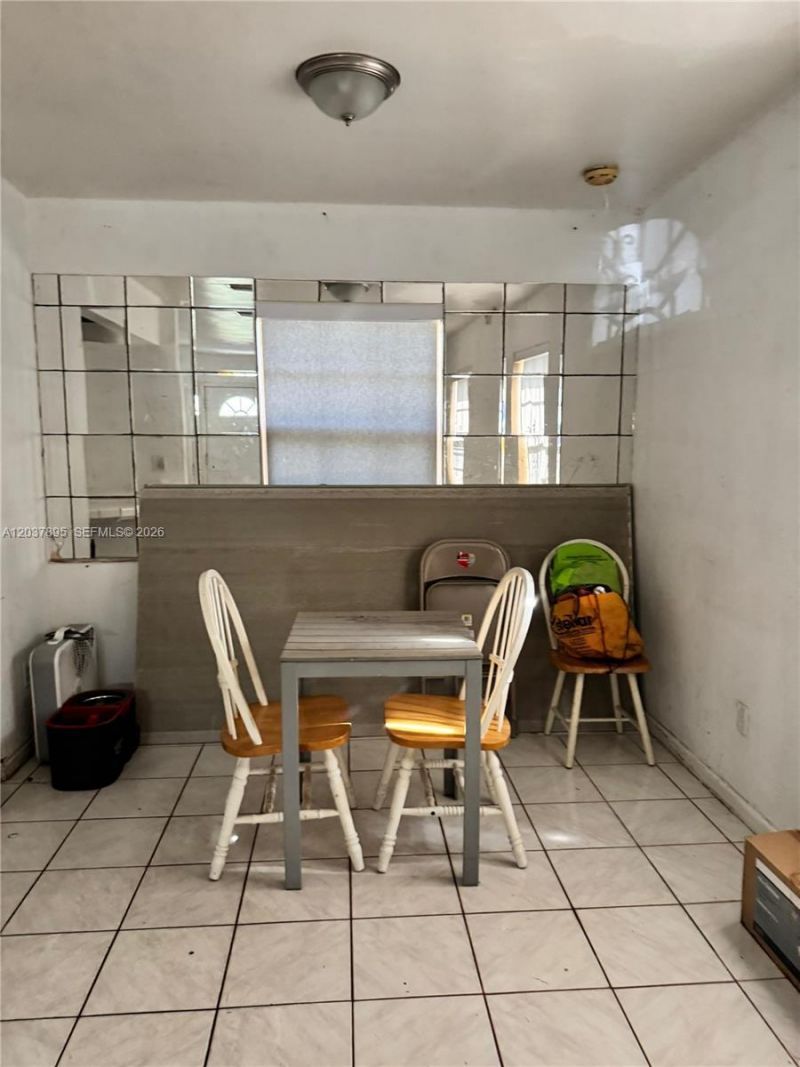 950 NE 160th St , North Miami Beach, FL 33162 Photo