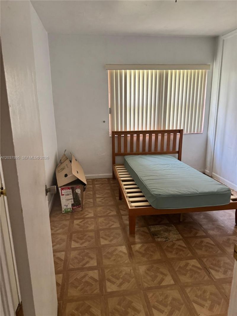 950 NE 160th St , North Miami Beach, FL 33162 Photo