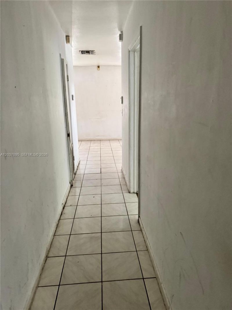 950 NE 160th St , North Miami Beach, FL 33162 Photo