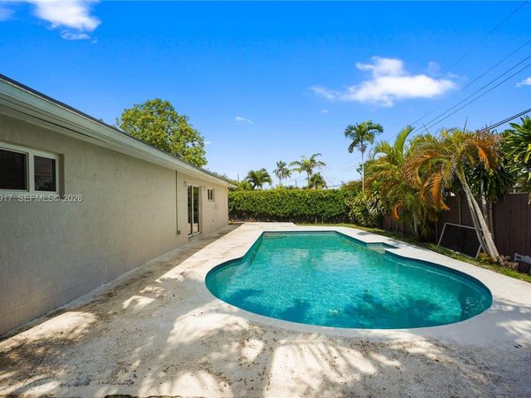 10501 SW 53rd St , Miami, FL 33165