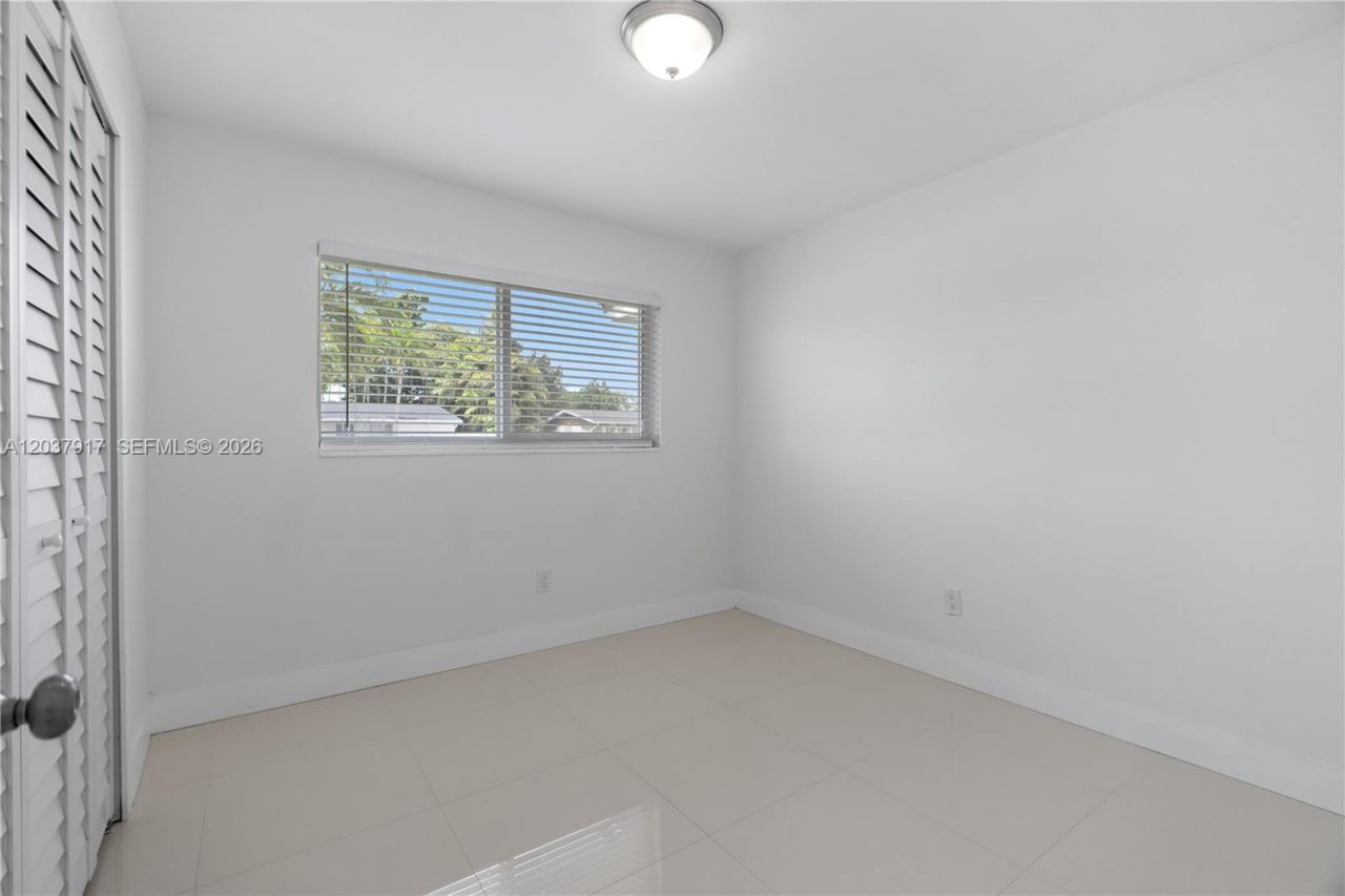 10501 SW 53rd St , Miami, FL 33165 Photo