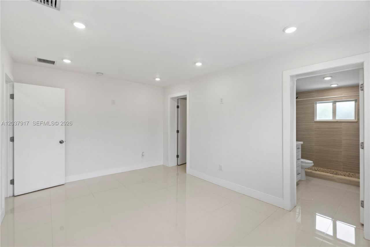10501 SW 53rd St , Miami, FL 33165 Photo