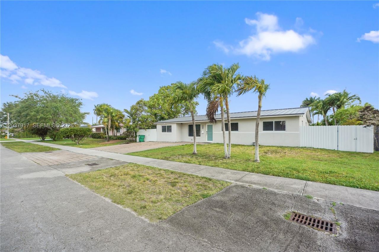 10501 SW 53rd St , Miami, FL 33165 Photo