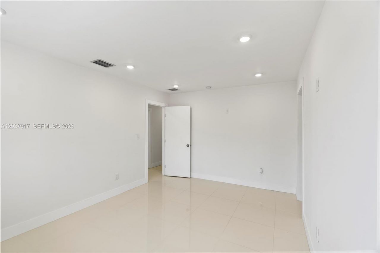 10501 SW 53rd St , Miami, FL 33165 Photo