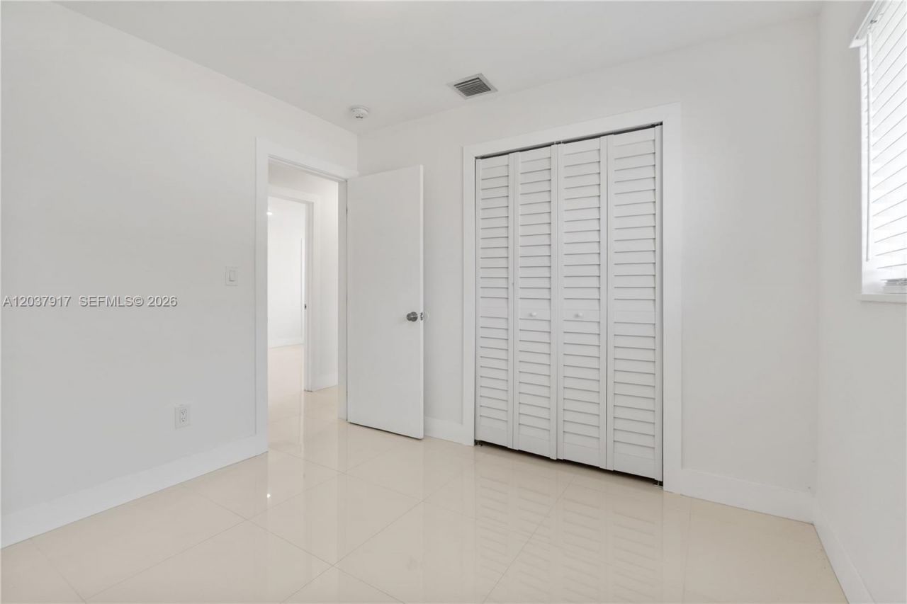 10501 SW 53rd St , Miami, FL 33165 Photo