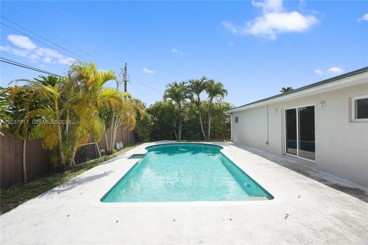10501 SW 53rd St , Miami, FL 33165 Photo