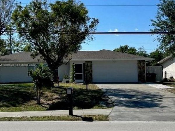 4020 Country Club , Cape Coral, FL 33904