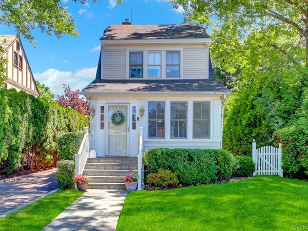65 Roxbury Road , Garden City, NY 11530