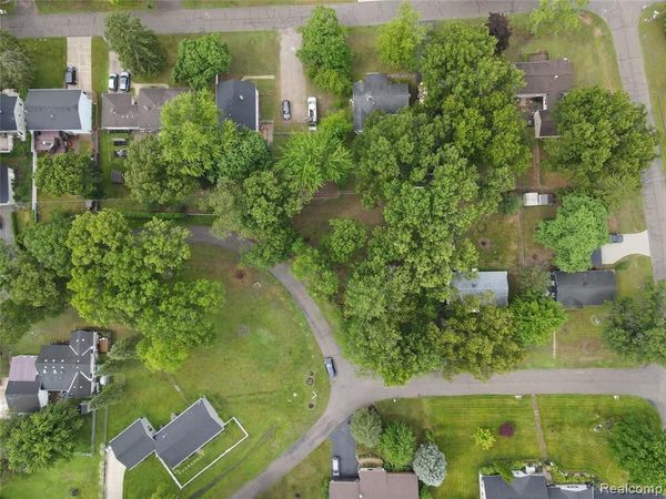 Opaline Drive , Waterford Twp, MI 48327