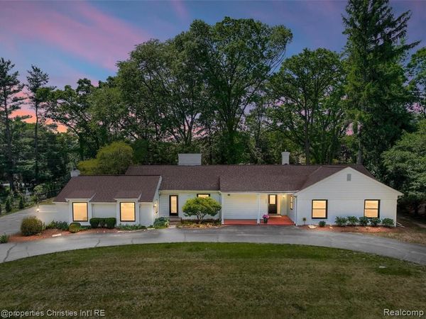 1257 Charrington Road, Bloomfield Hills, MI 48301