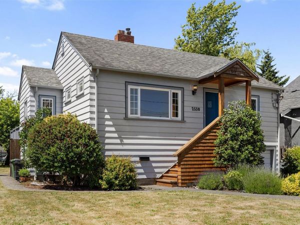 2530 Blackwood St , Victoria, BC V8T 3W1