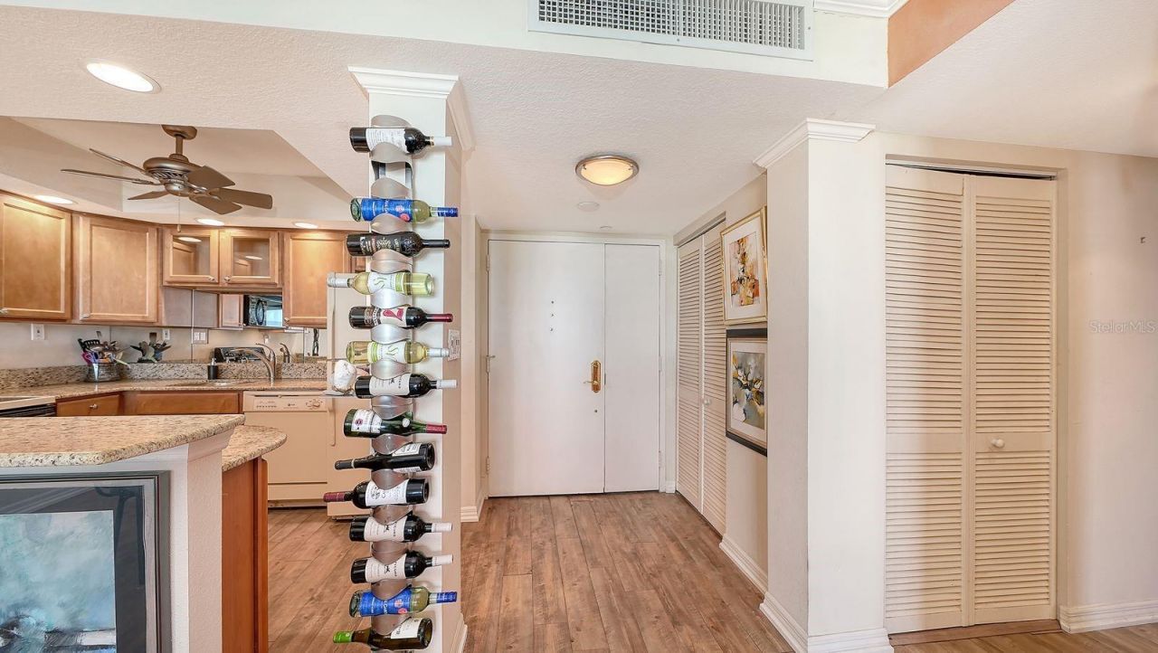 707 S Gulfstream Avenue , Unit 705, Sarasota, FL 34236 Photo