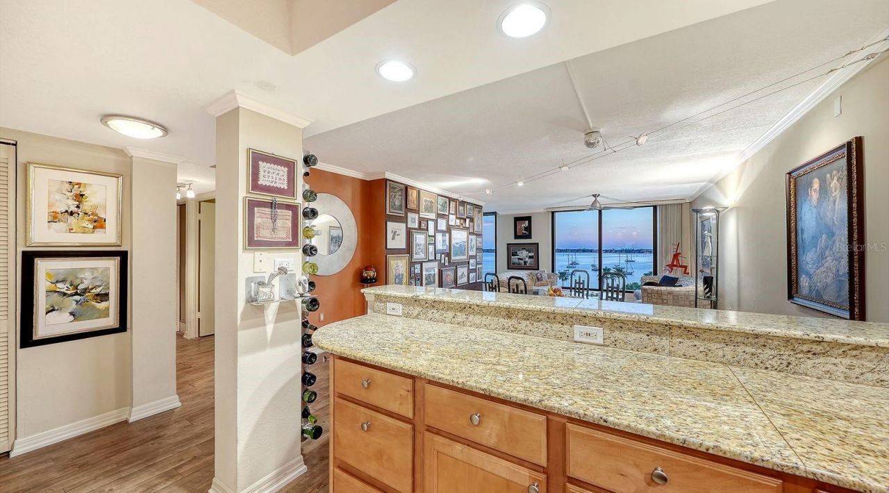 707 S Gulfstream Avenue , Unit 705, Sarasota, FL 34236 Photo