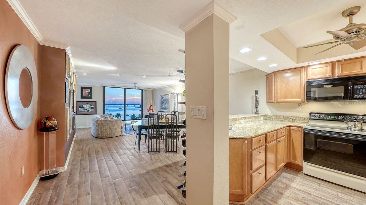 707 S Gulfstream Avenue , Unit 705, Sarasota, FL 34236 Photo