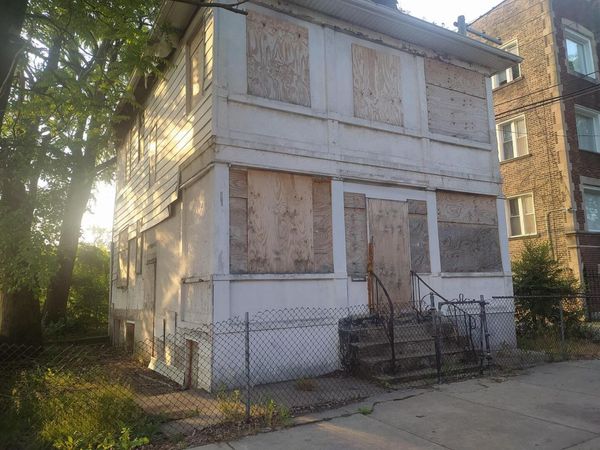 7909 S Essex Avenue , Chicago, IL 60617