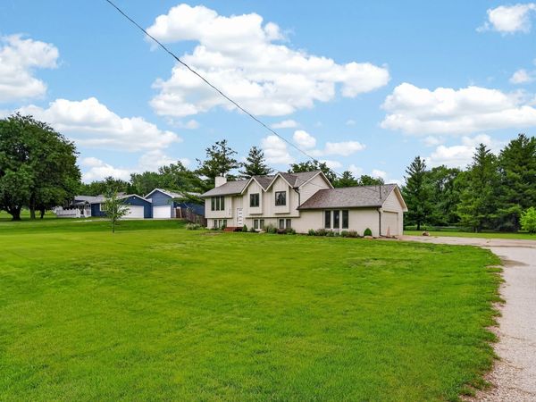 10085 NW 78th Avenue , Johnston, IA 50131