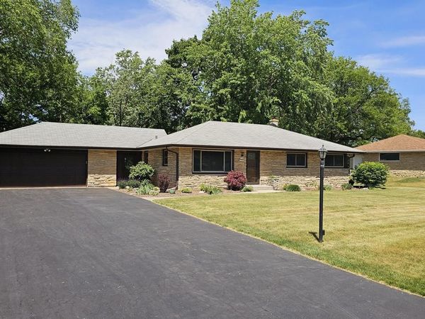 N102W15320 Venus COURT, Germantown, WI 53022