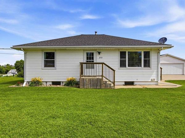 272 28th Ave SW, Cedar Rapids, IA 52404
