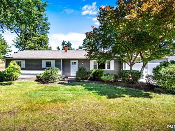 5 Camelot Drive, EAST BRUNSWICK, NJ 08816