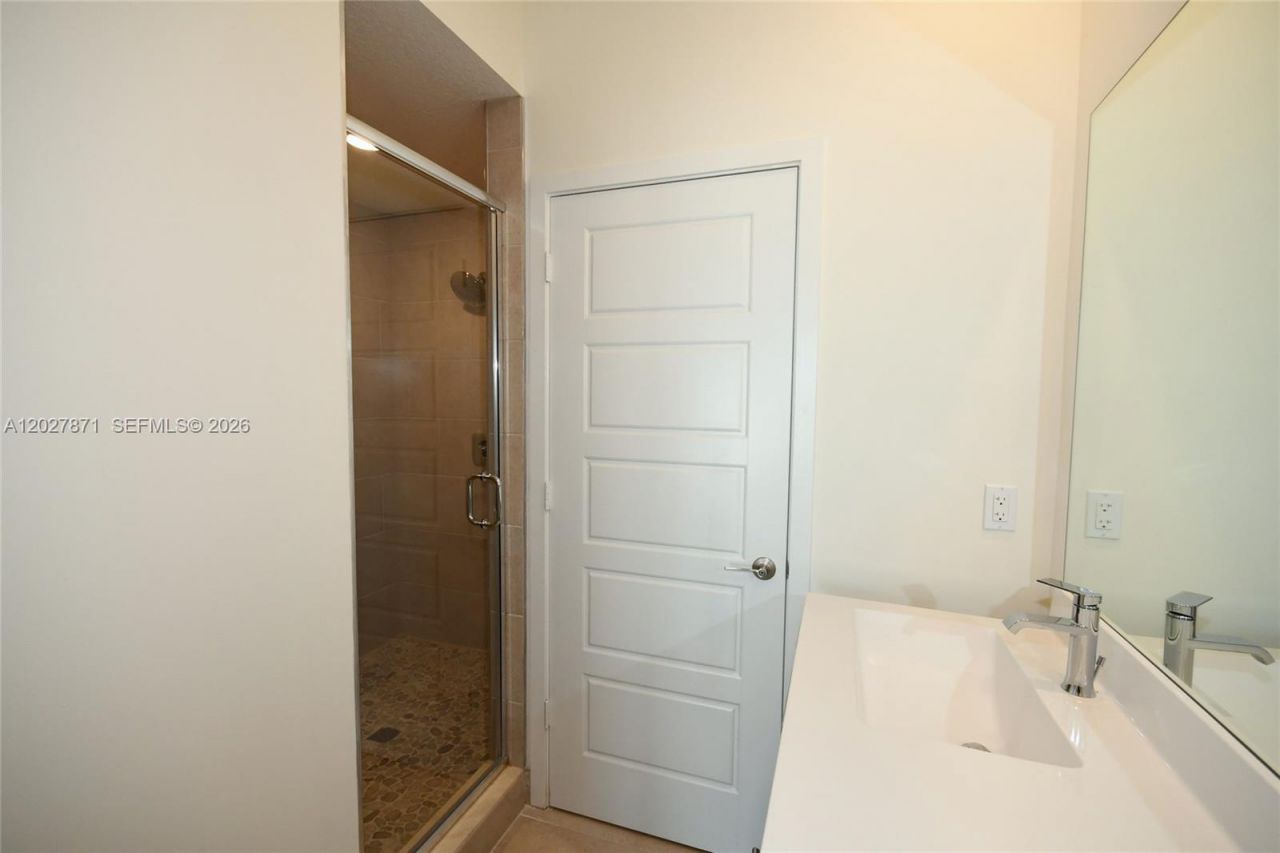 4700 NW 84th Ave, Unit 18, Doral, FL 33166 Photo