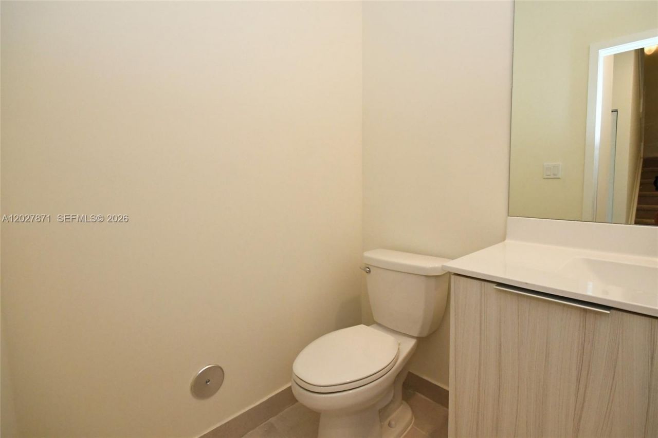 4700 NW 84th Ave, Unit 18, Doral, FL 33166 Photo