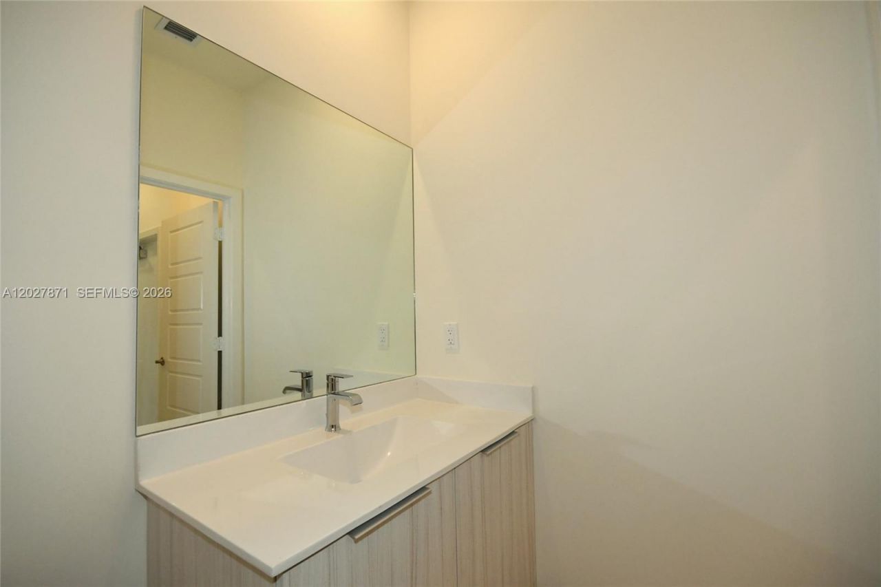 4700 NW 84th Ave, Unit 18, Doral, FL 33166 Photo