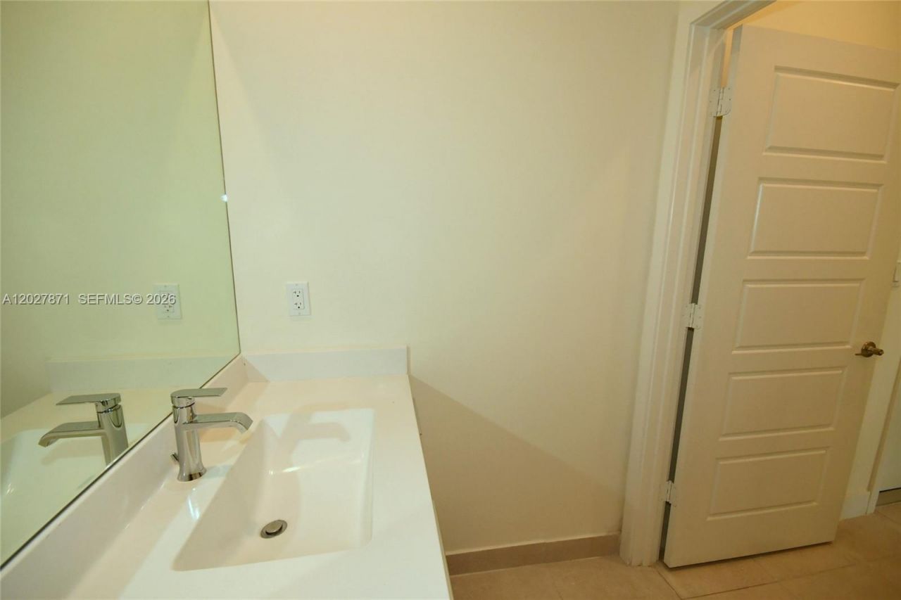 4700 NW 84th Ave, Unit 18, Doral, FL 33166 Photo