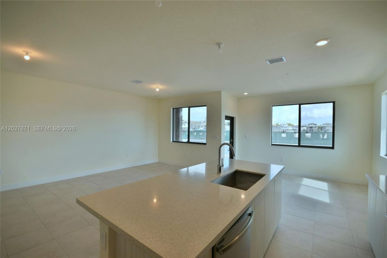 4700 NW 84th Ave, Unit 18, Doral, FL 33166 Photo