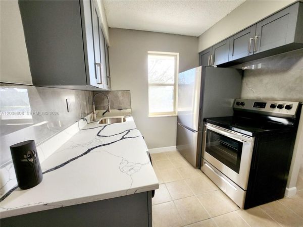 191 SW 15th St , Unit 202, Pompano Beach, FL 33060
