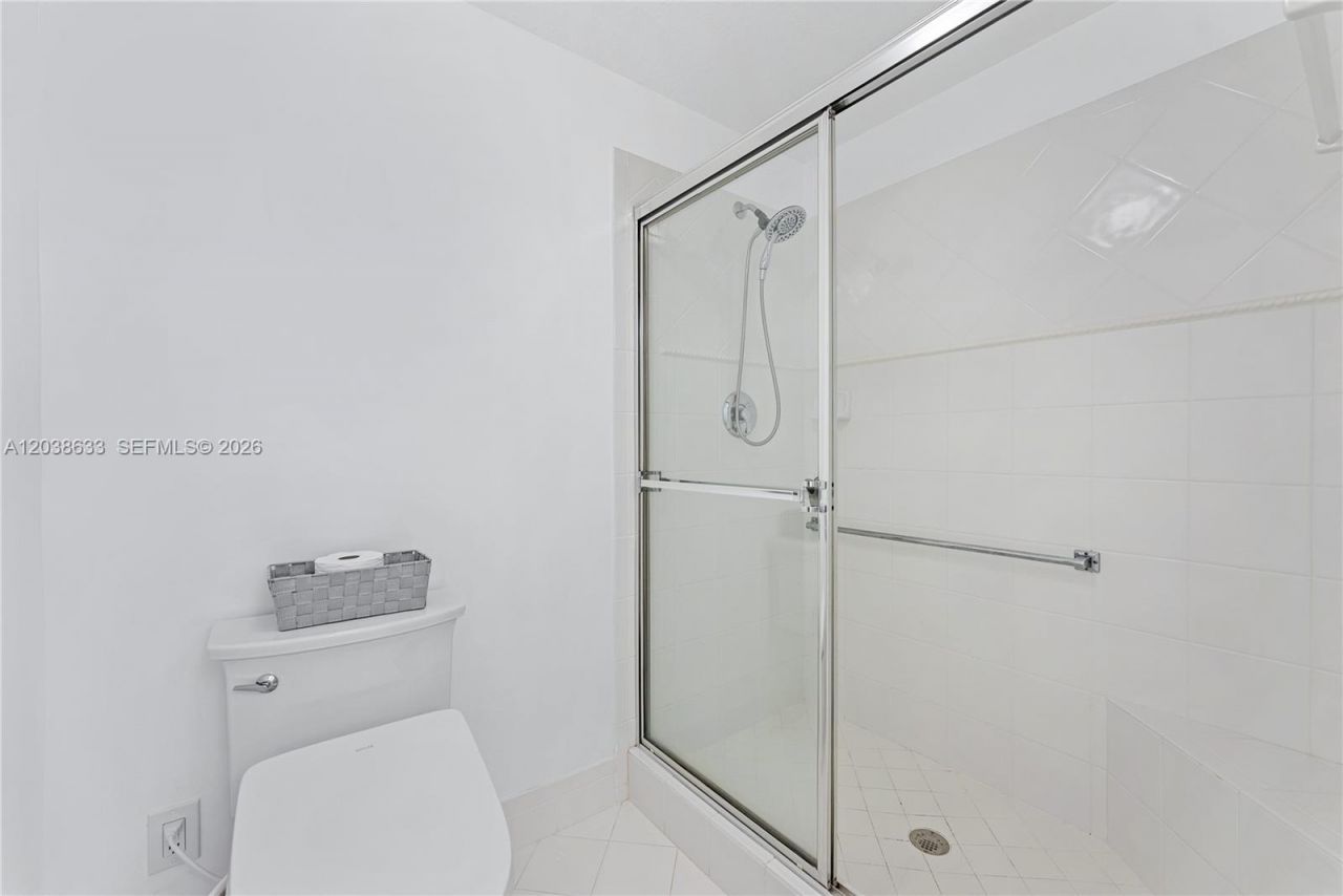 7715 Yardley Dr, Unit 303, Tamarac, FL 33321 Photo