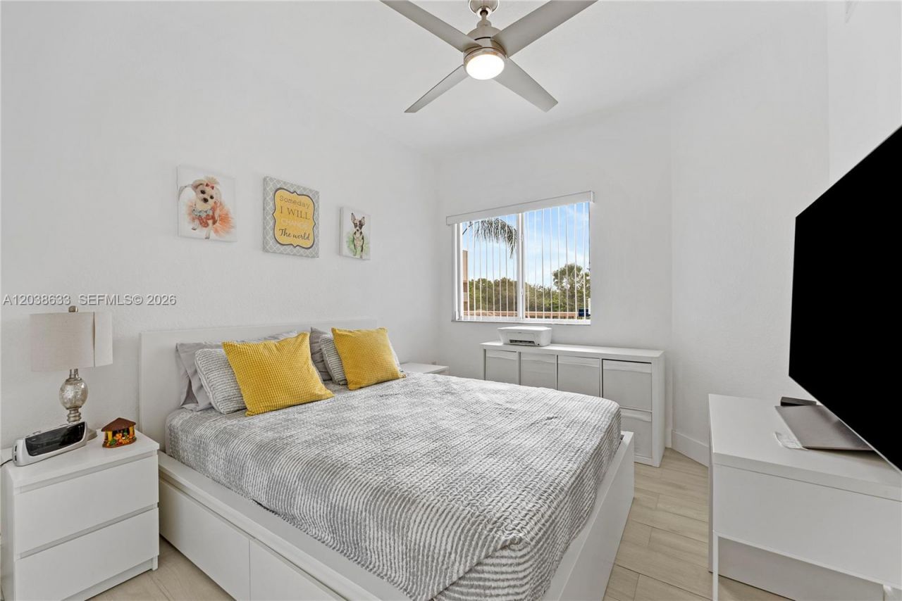 7715 Yardley Dr, Unit 303, Tamarac, FL 33321 Photo