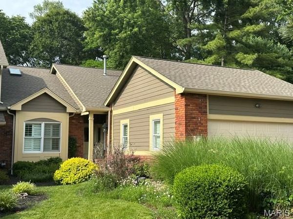 718 Walnut Creek Lane , Town and Country, MO 63017