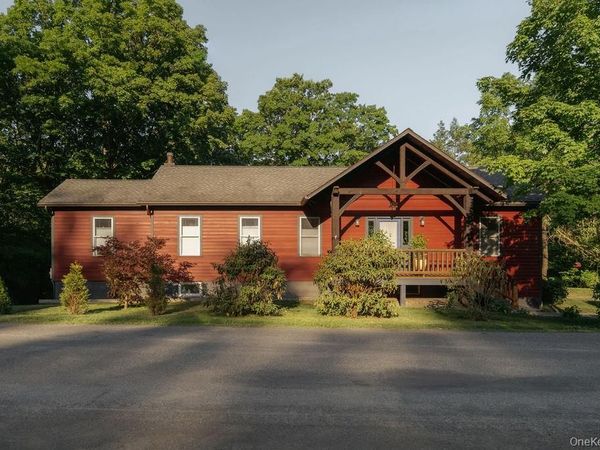 82 Near Road , Red Hook, NY 12571