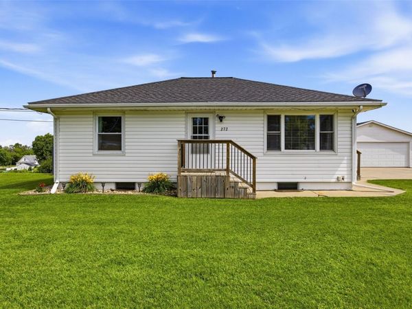 272 28th Avenue SW, Cedar Rapids, IA 52404