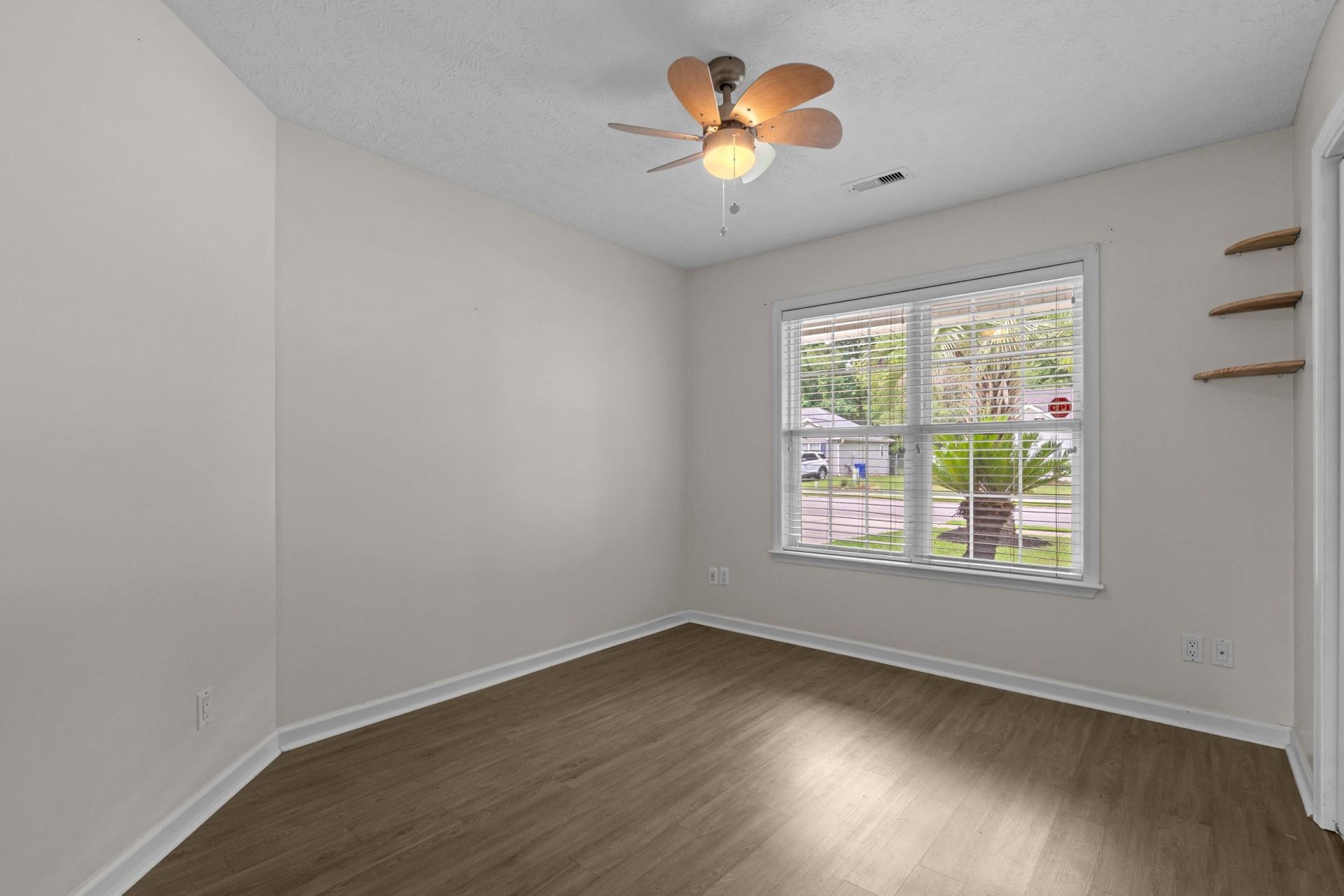 2216 Kirkland Dr. Photo 9