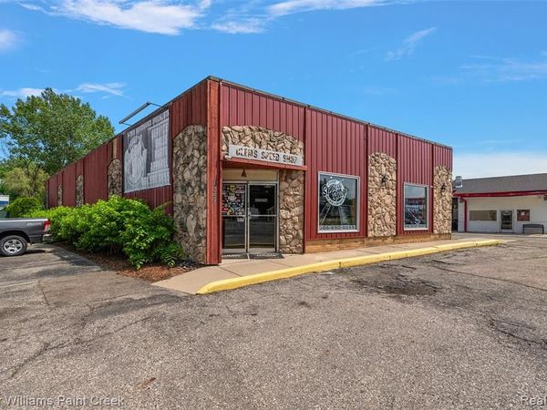 1357 S Gratiot Avenue , Clinton Twp, MI 48036