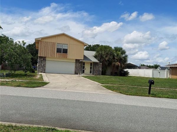 8139 LAUREL TREE DRIVE , ORLANDO, FL 32819