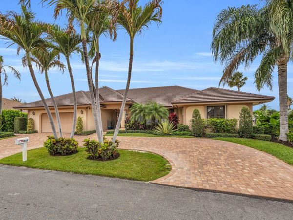 9067 SE Star Island Way, Hobe Sound, FL 33455