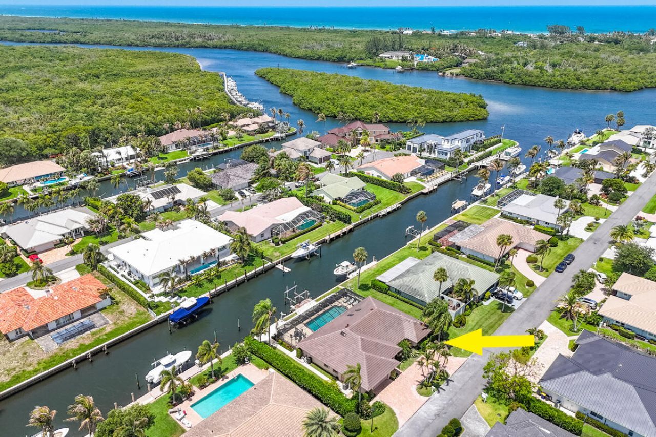 9067 SE Star Island Way, Hobe Sound, FL 33455 Photo