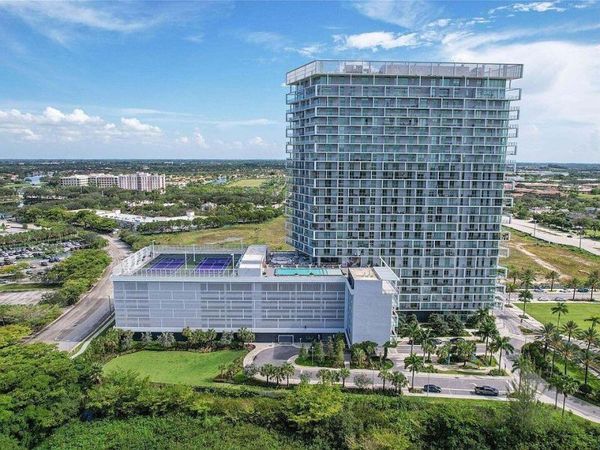 2000 Metropica Way, Unit 811, Sunrise, FL 33323