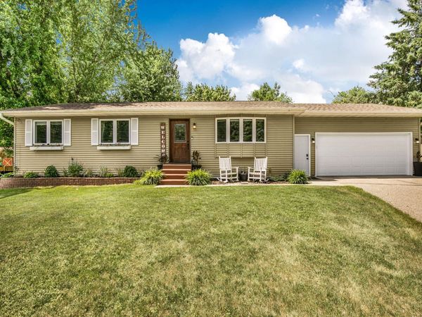 1433 Riverside Avenue N, Sartell, MN 56377