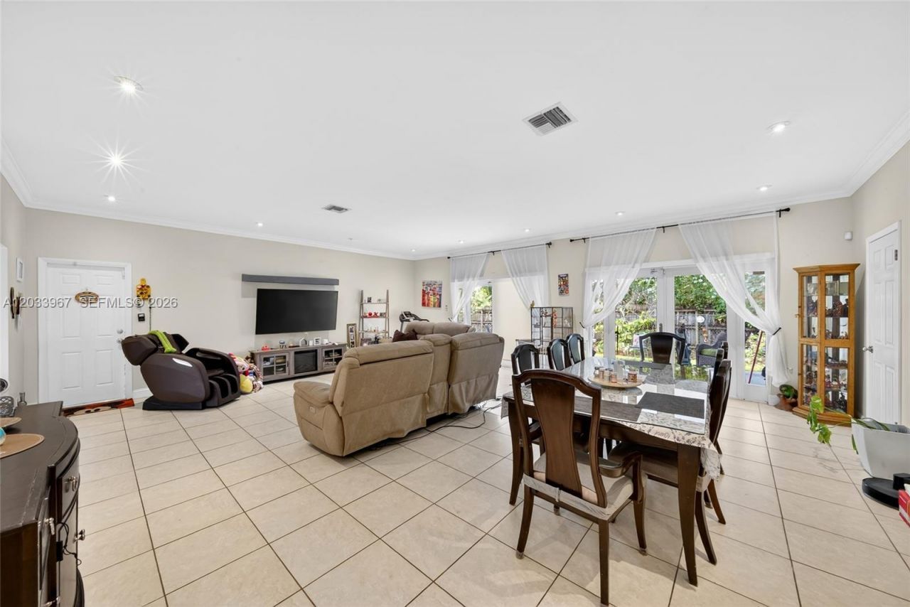 8250 SW 118th Ter , Miami, FL 33156 Photo