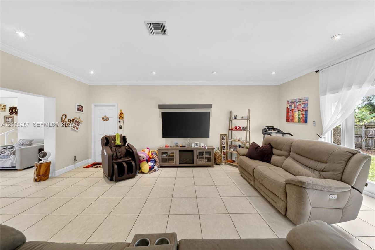 8250 SW 118th Ter , Miami, FL 33156 Photo