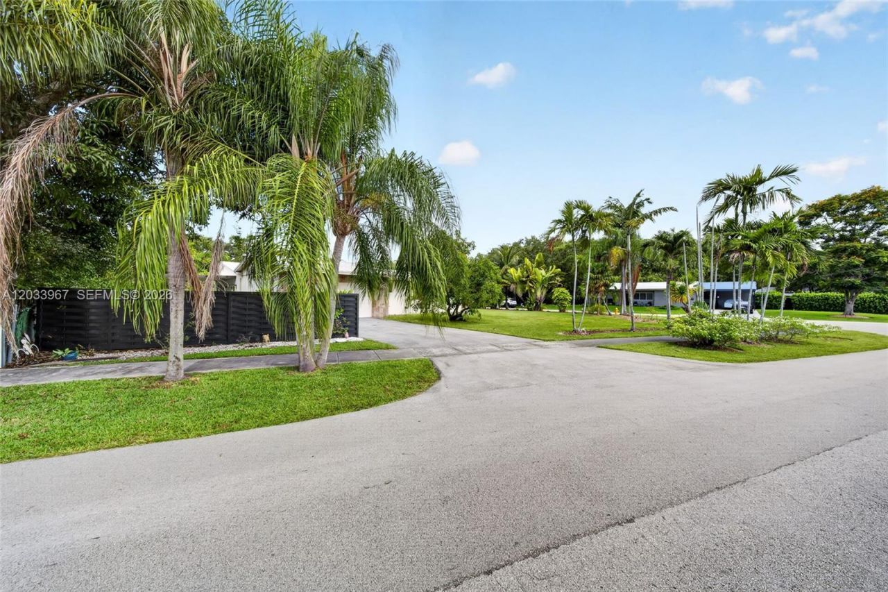 8250 SW 118th Ter , Miami, FL 33156 Photo